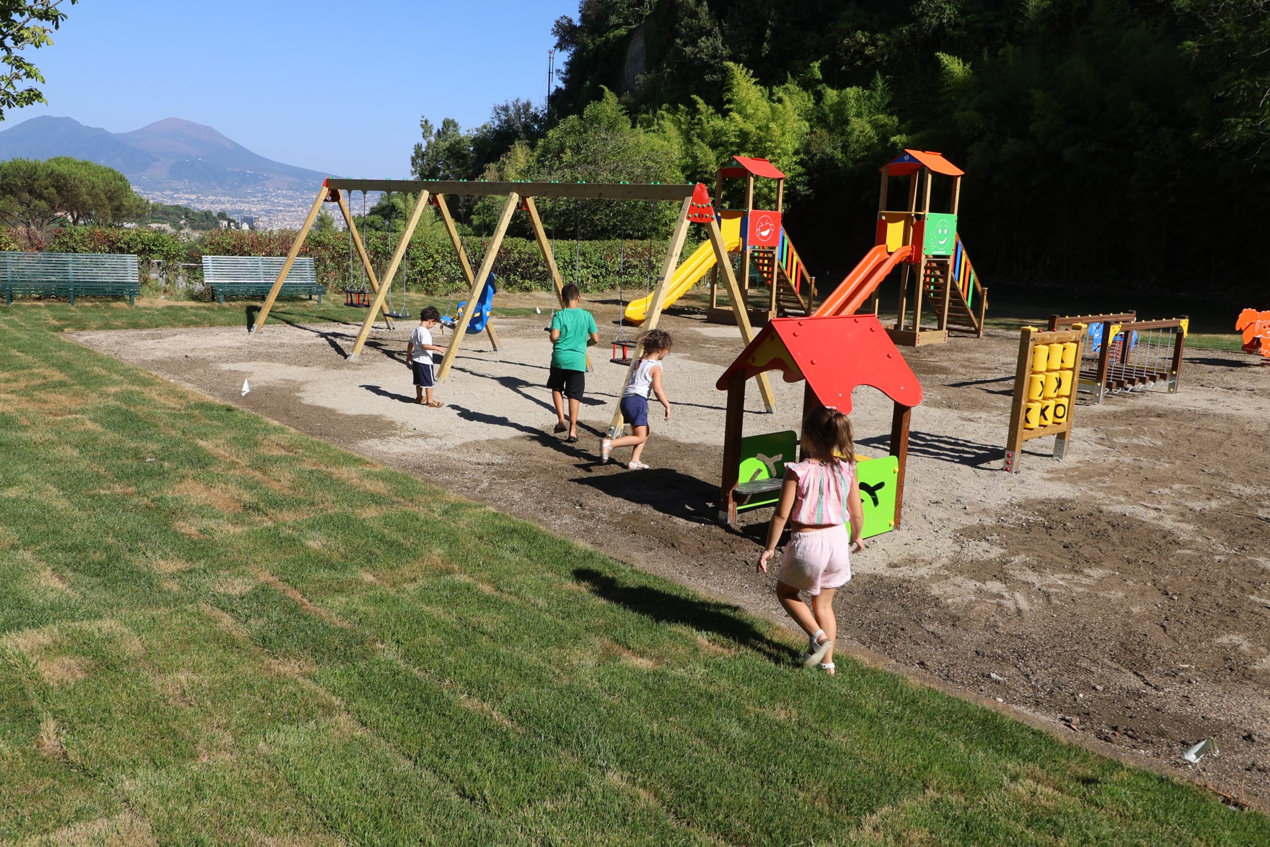 Riaperto al pubblico il Parco del Viale del Poggio, un grande polmone verde che si affaccia sulla città