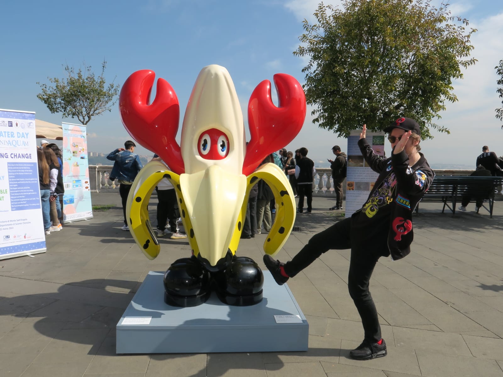 A Largo San Martino la mostra "The lobster empire" di Philip Colbert