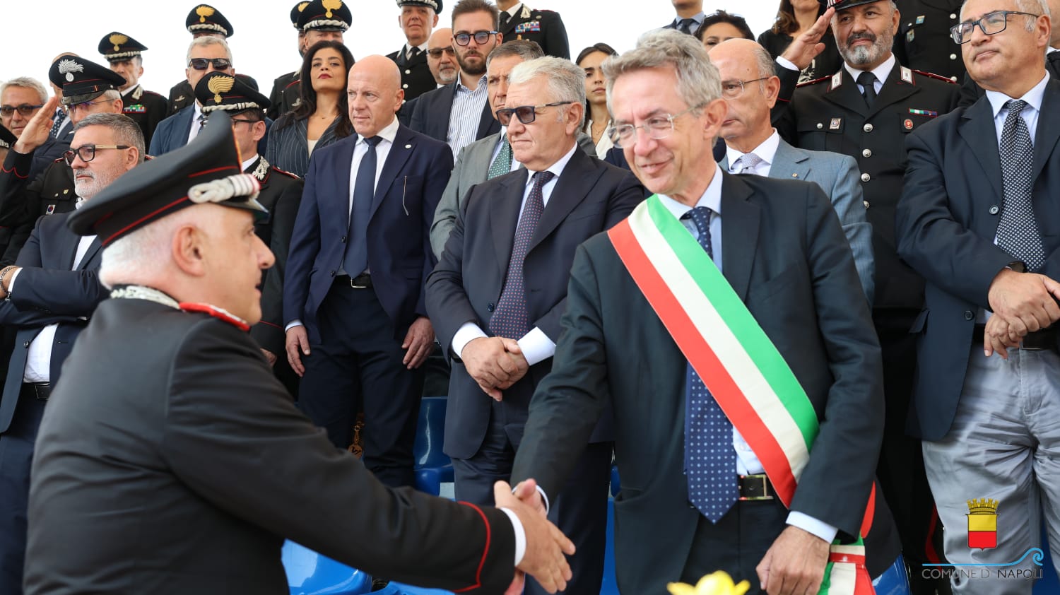 La Croce d'oro al Gonfalone del Comune di Napoli