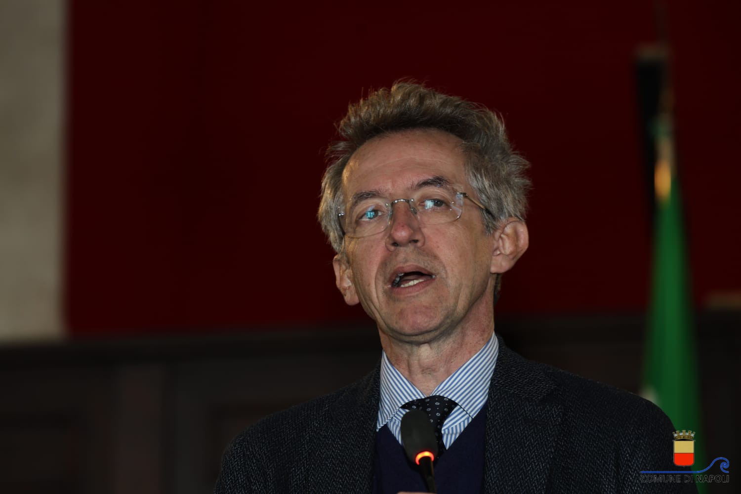 Il sindaco Manfredi consegna una targa a Geolier