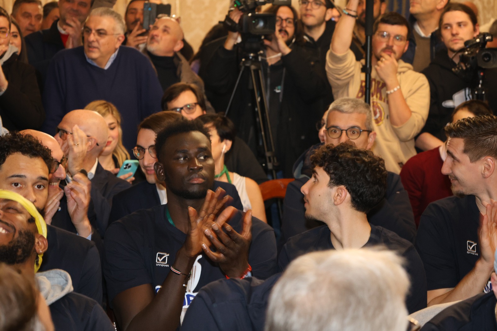 Premiata in Comune la Gevi Napoli basket