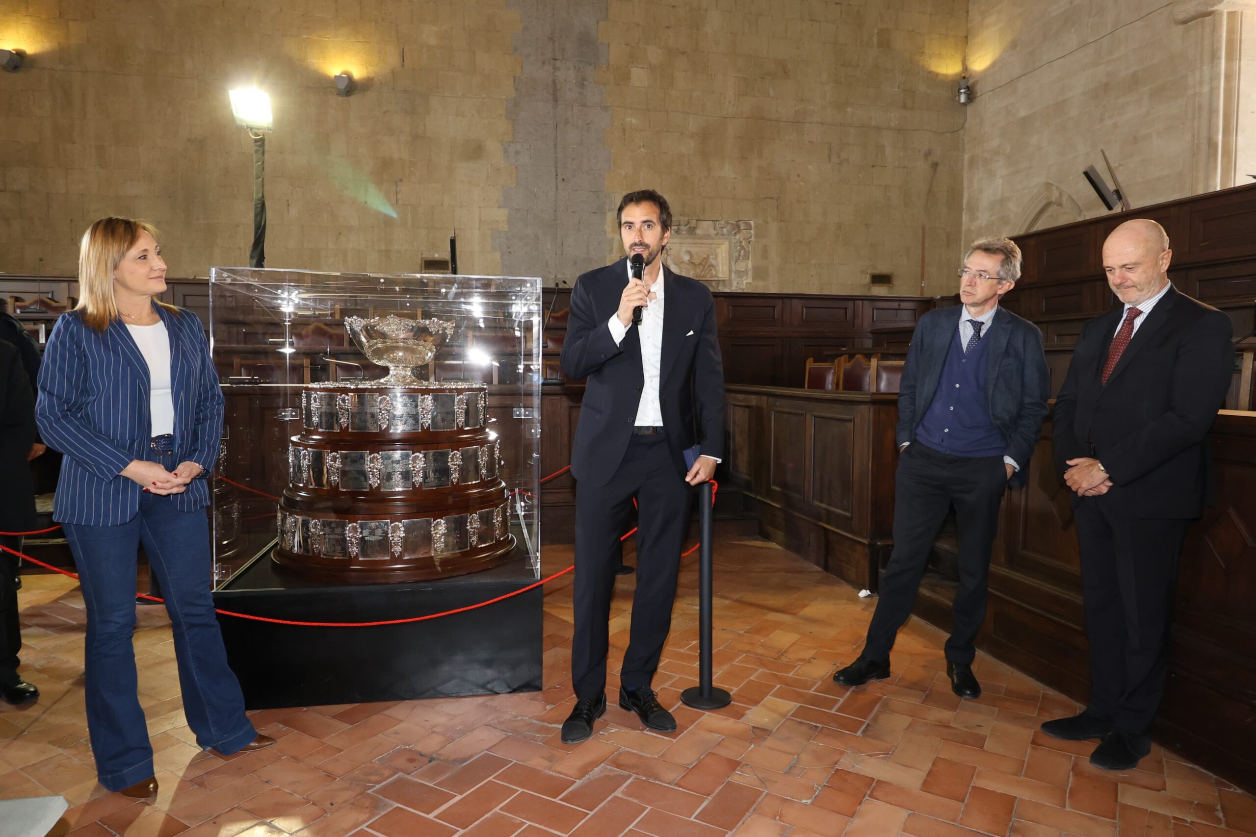 La Coppa Davis in mostra al Maschio Angioino