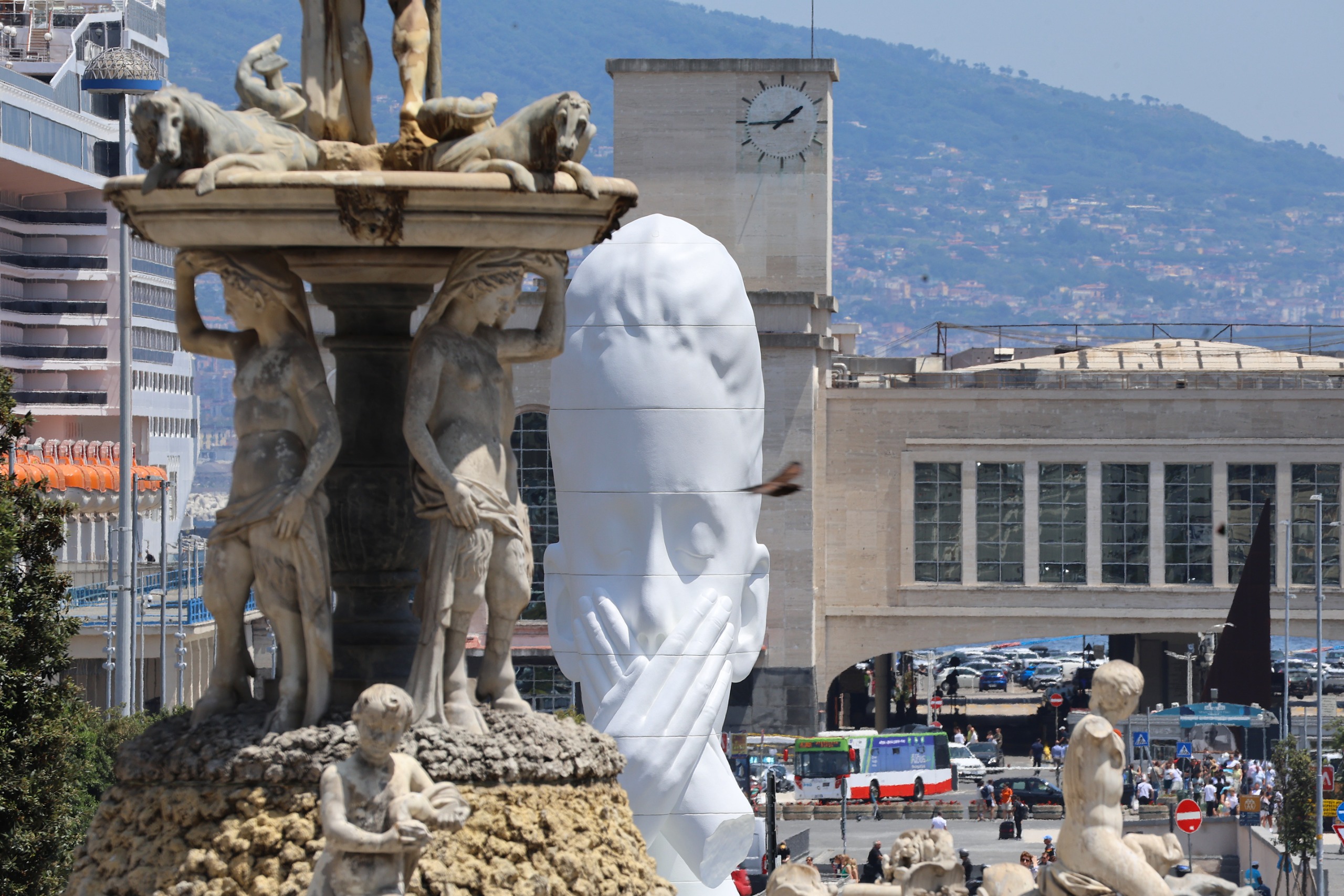 L'inaugurazione dell'opera