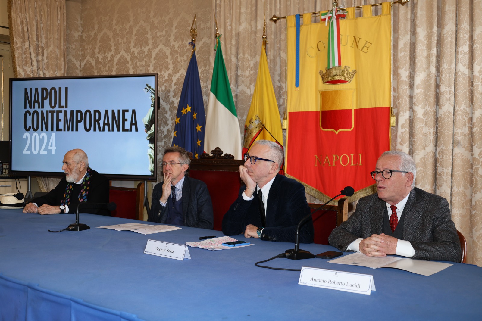 La Venere degli stracci risorge in Piazza Municipio a Napoli